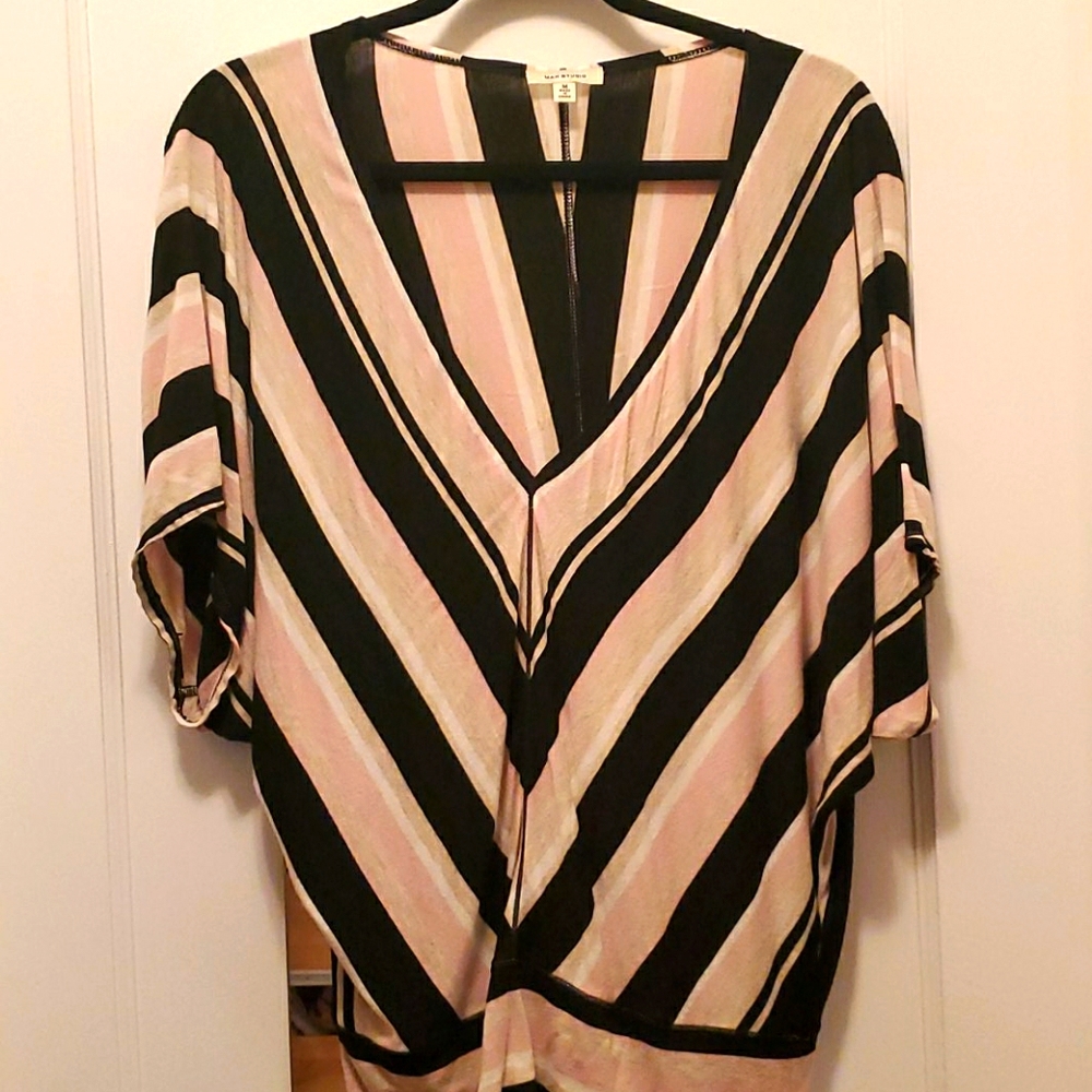 BCBG Cool top